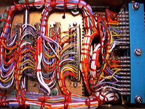 Voici les connecteurs pour les cartes, et l'impressionnant cablge qui relie tous les lments.