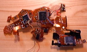 Un jour je ferai un beau cadre avec tous ces circuits d'appareils protos :-)