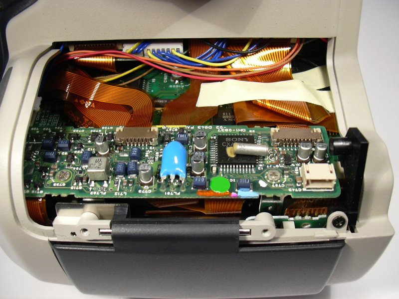 Hehe, rien que là cela a l'air bien prometteur, et bien bourré de circuits !