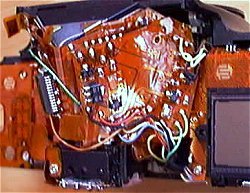 Gros plan sur le fatras lectronique, constitu de plusieurs couches de circuits !