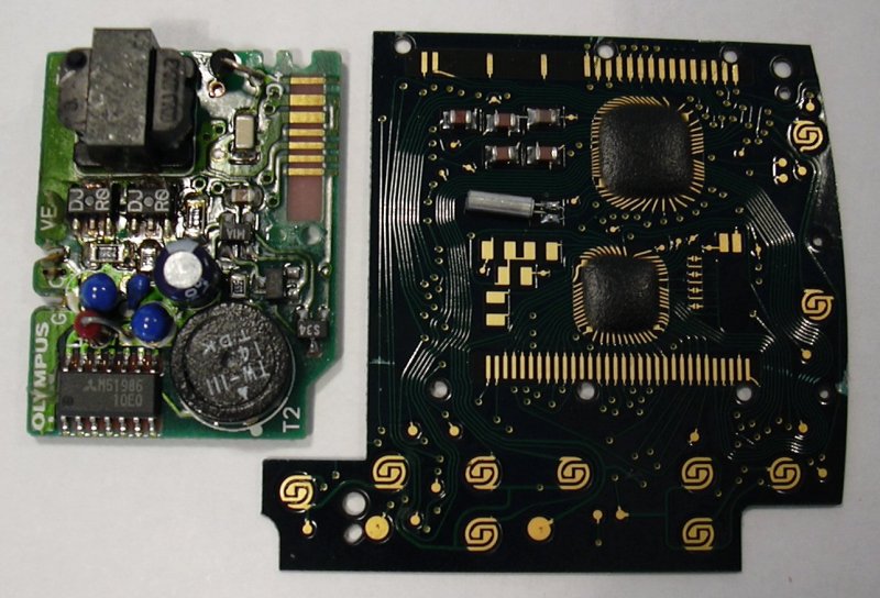 L'electronique se trouvant dans la porte, dont un circuit convertisseurr de tension.